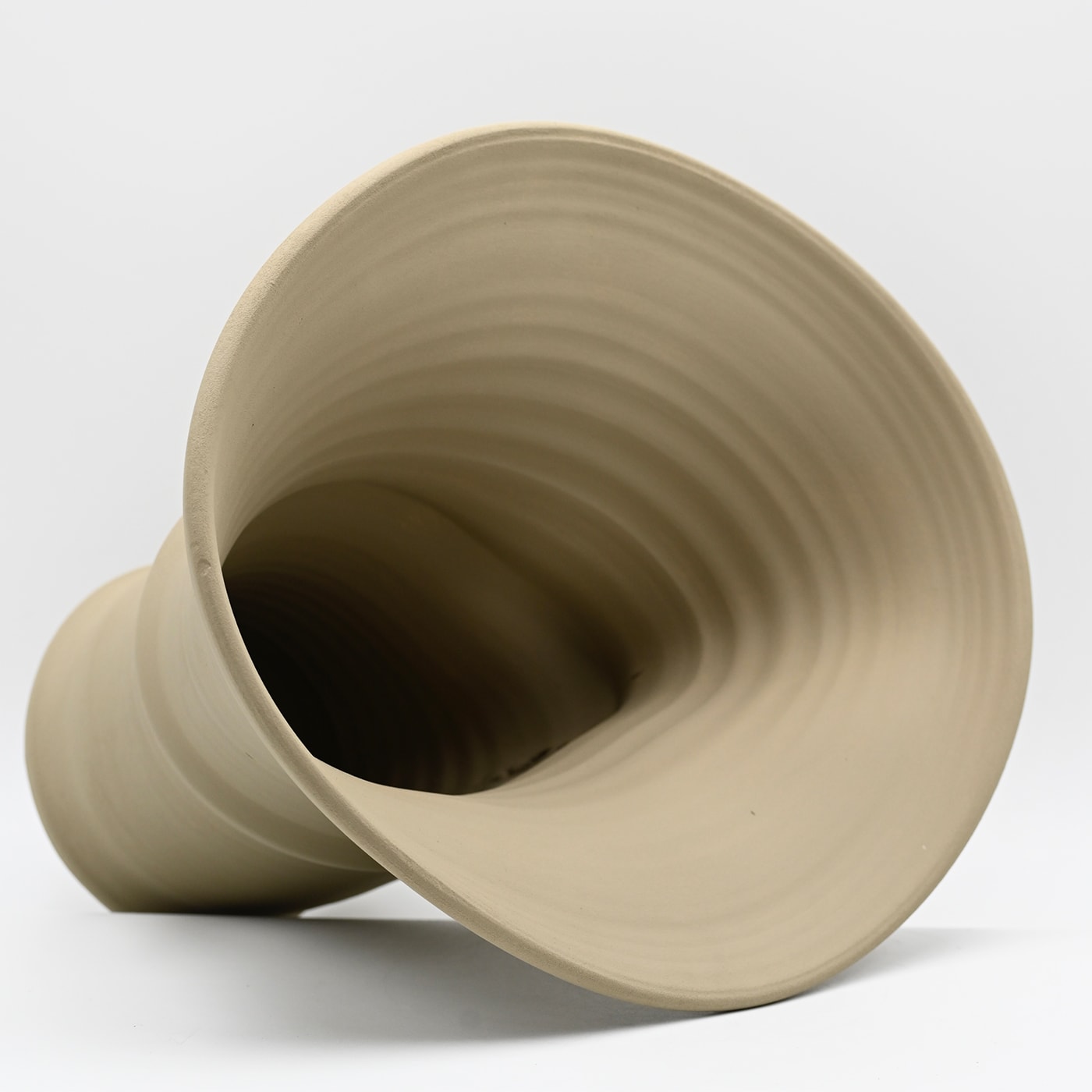 Beige handgemaakte vaas