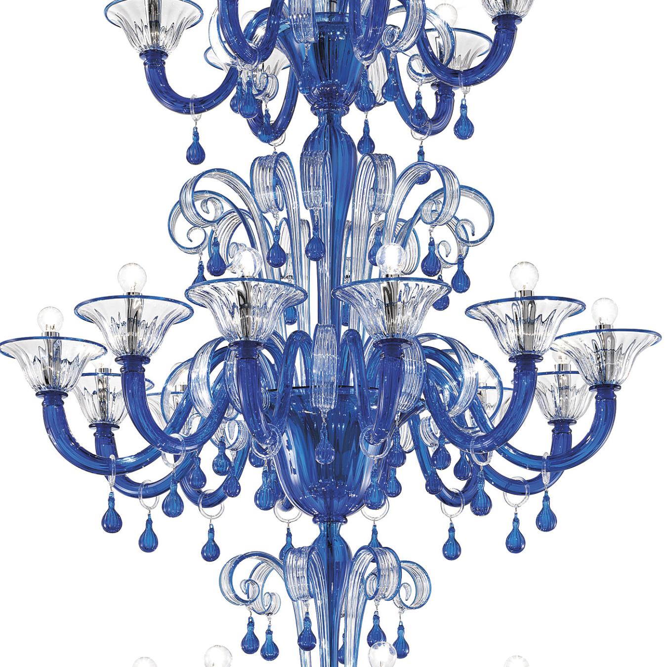 Lustre classique en verre de Murano bleu pâle