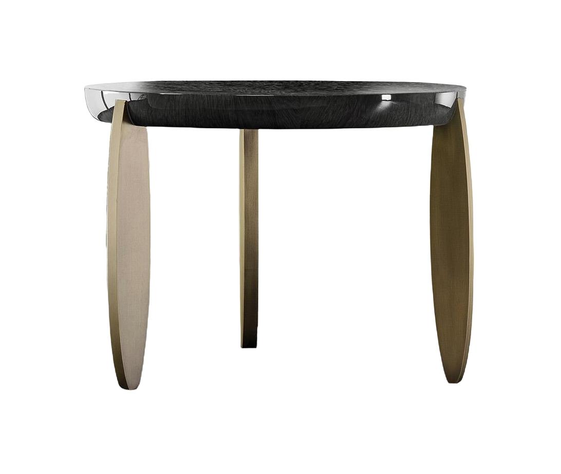 Table d’appoint en bois laqué brillant