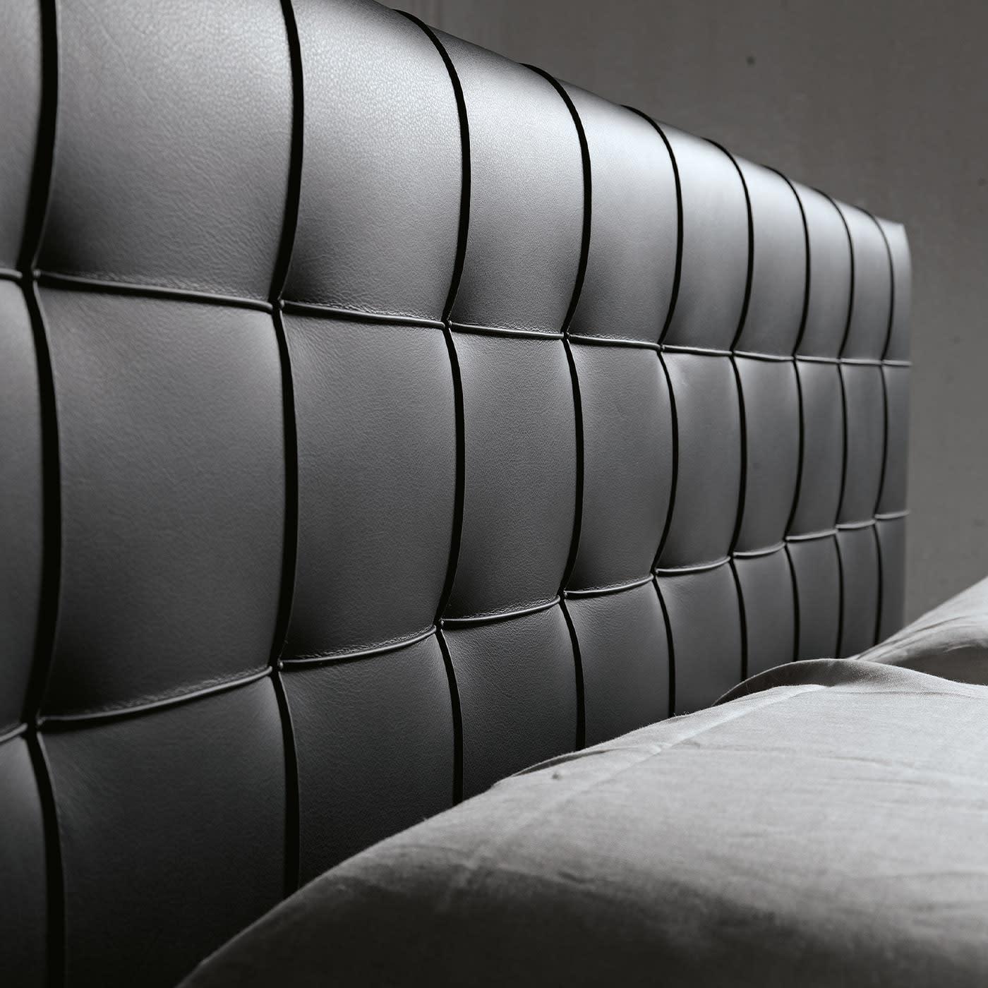 Sig.re grijs Italiaans bed | Kleur: Pelle Pandora 622