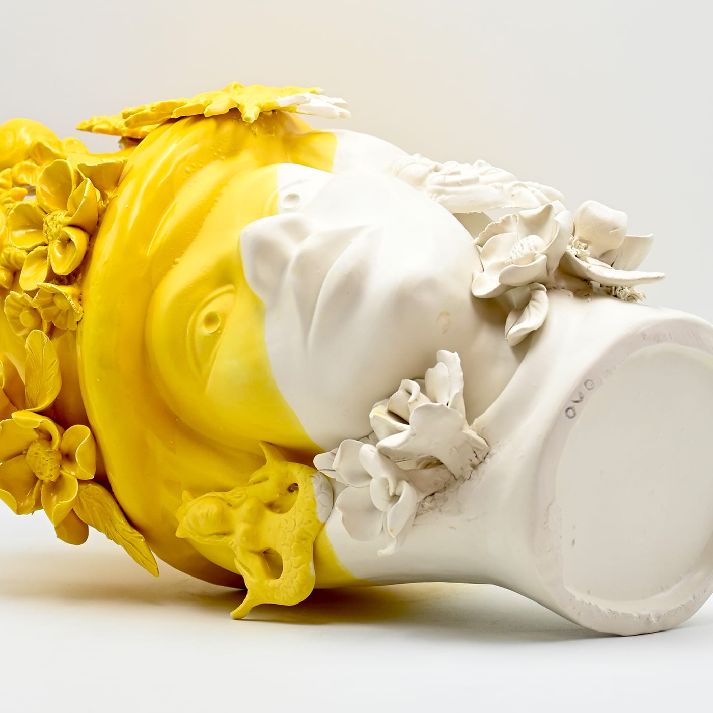 Moorkop goud & witte handgemaakte sculptuur