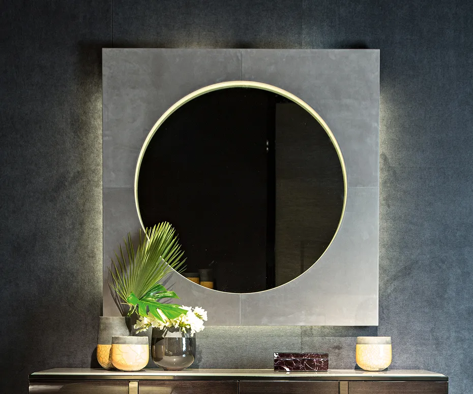 Miroir mural Black & More en cuir avec rétroéclairage