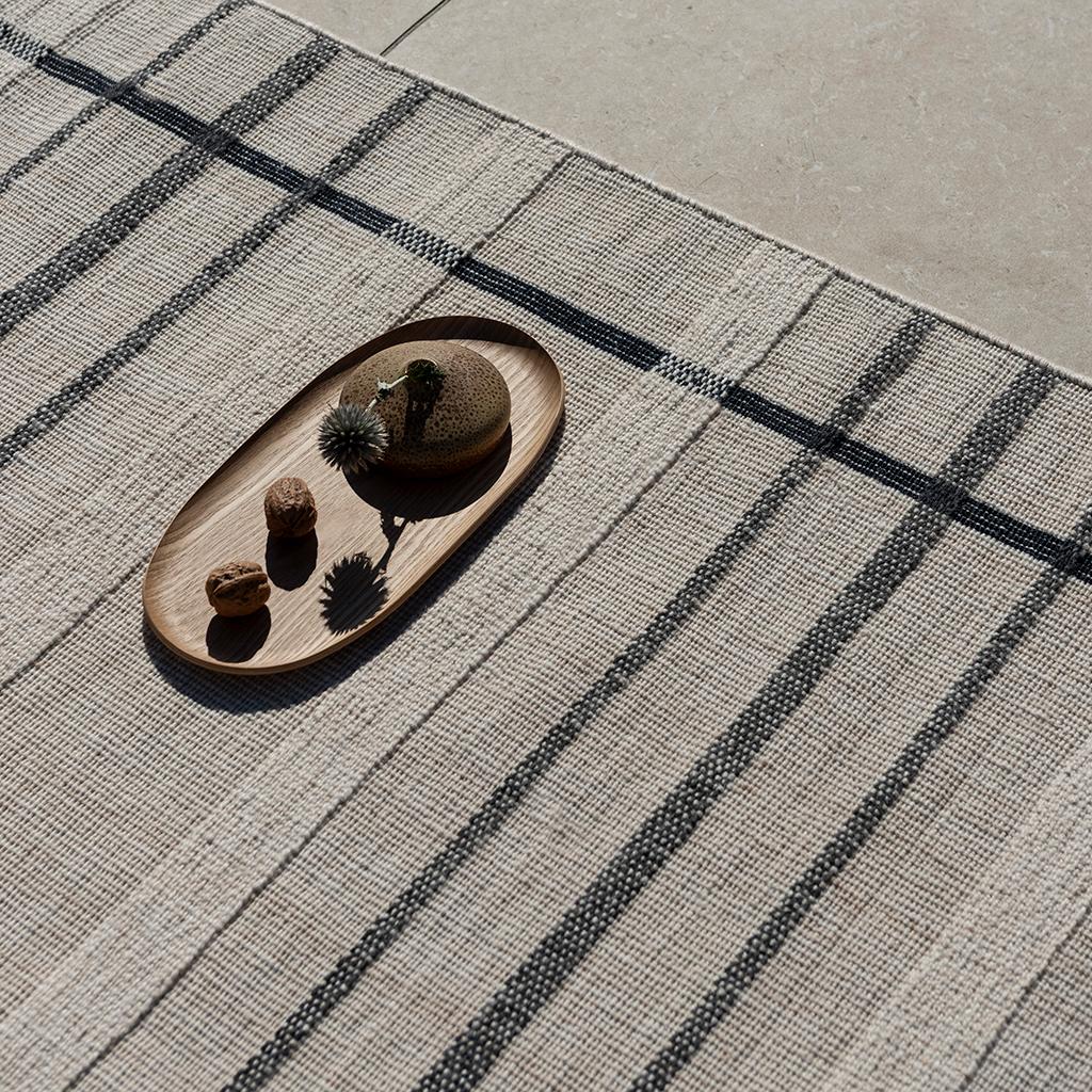Zona houtskool lijn outdoor vloerkleed | Maat: 140 × 200 cm