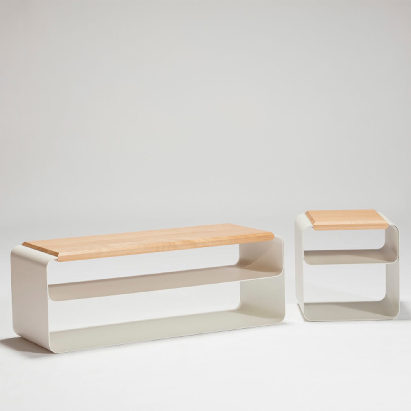 Minimalistische houten &amp; metalen kruk