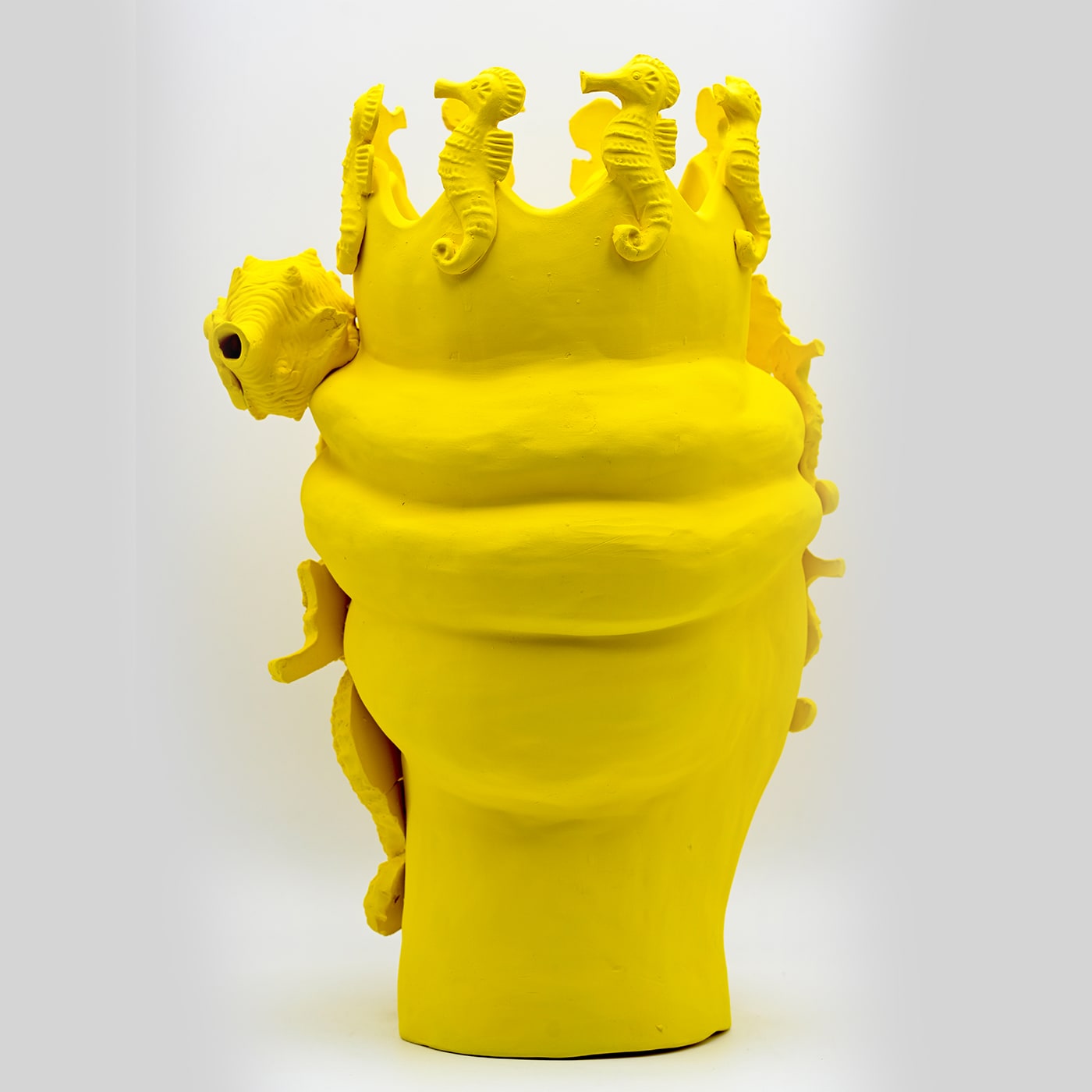 Moorkop gele sculptuur