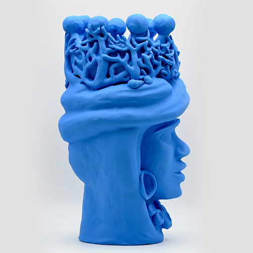 Moorkop lichtblauwe handgemaakte sculptuur