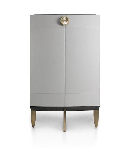 Kast met parelmoer en bronzen details