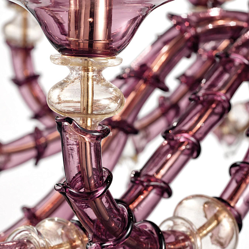 Klassieke kroonluchter in paars Murano glas