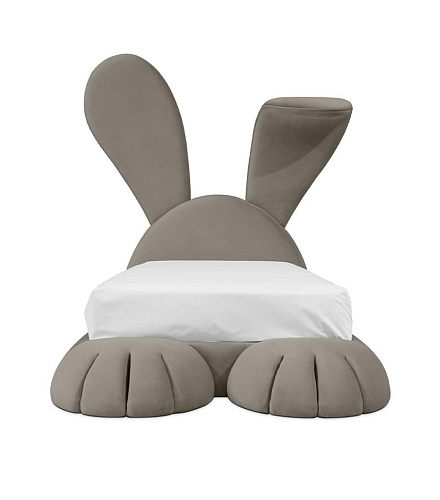 Knuffelig konijn hol bed