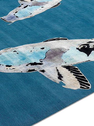 Fish blauw op turkoois luxe handgeknoopt vloerkleed