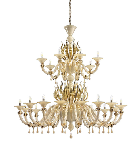 Klassieke kroonluchter in goudkleurig geblazen Murano glas