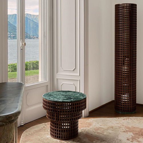 Table d’appoint en noyer et marbre