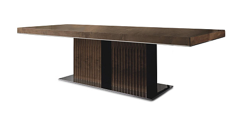 Table extensible avec accents de bois noble et de métal