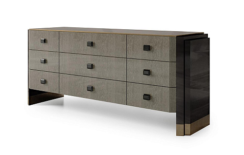 Negen-laden Sucupira ladekast met bronzen accenten