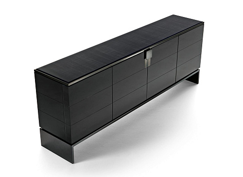 Black & More buffet met metalen accenten