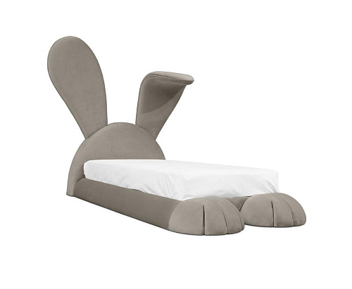Knuffelig konijn hol bed