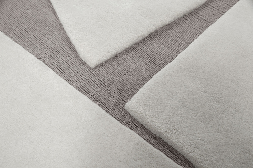 Tapis gris à forme