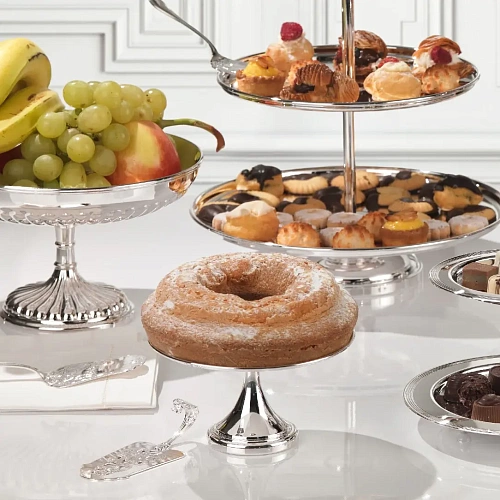 Présentoir à pâtisserie argenté