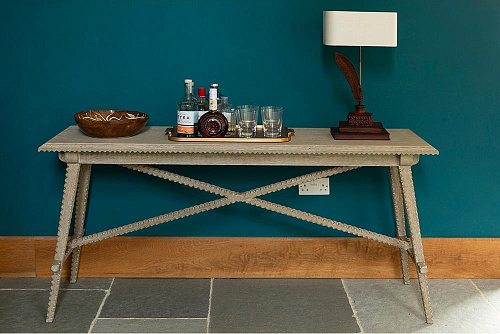 Stratford table console
