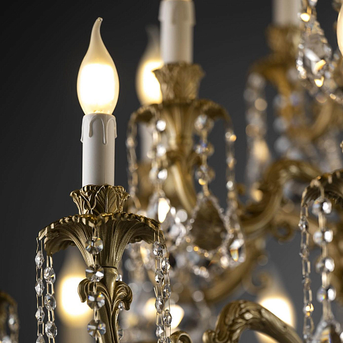 Barokke messing wandlamp met kristallen hangers